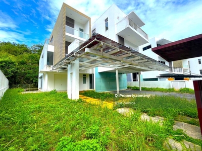 3-Storey Modern Design Bungalow with Lift & Pool!