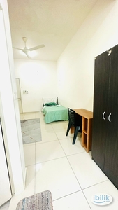 【Private Bathroom】Medium room at Sendayan, 10mins drive to Seremban2
