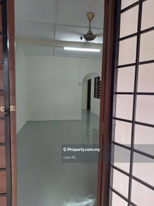 Single Storey Terrace At Section 8 Petaling Jaya For Rent