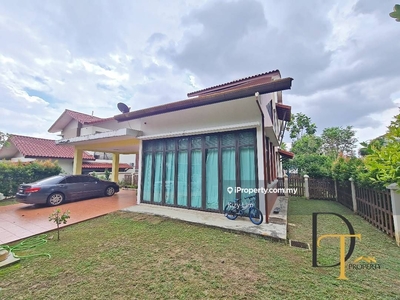 1.5 Storey Corner Bungalow With Private Side Land