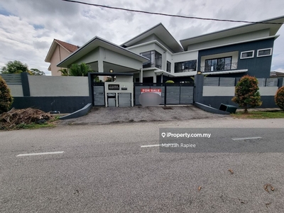 2 Storey Modern Design Country Heights Kajang with swimming pool.