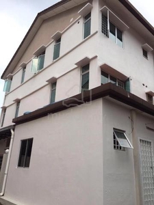 Complete renovation end lots 3 storey house