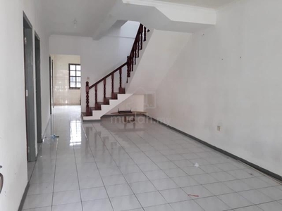 *FOR RENT* 1.5 Storey Intermediate Terrace house, at 13 Mile, Beverly