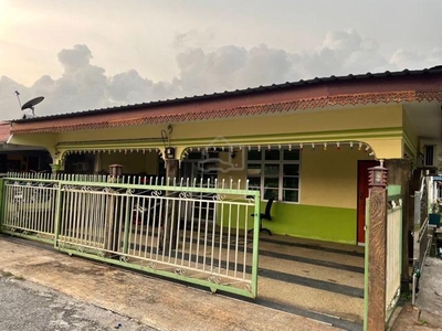 Renovated Terrace End Lot. Full loan Available✅