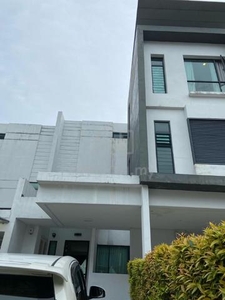 Type A two-story townhouse with an exquisite panorama of the KLCC