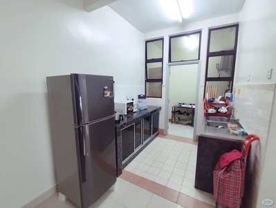 Highly recommend single room at Pelangi utama condominium