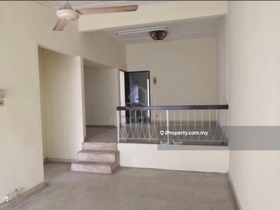 Kepong uphill end lot unit for rent