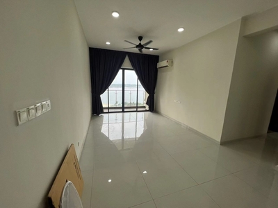 Amberside @ Country Garden 3 Bedrooms Partially Furnished unit at Danga Bay JB for RENT