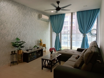 Fully Furnished Comfort Condo in Lakefront Residence