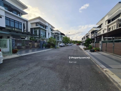 Mutiara Mas 3 storey cluster house Fully Furnished unit For Sale