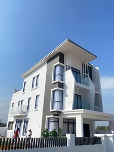 New 3 Storey Semi D cluster house @ Bukit Puchong Abadi Heights