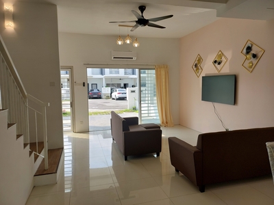 Super Nice and Cheap 2 storey terraced house @ Casa Green Cybersouth for rent