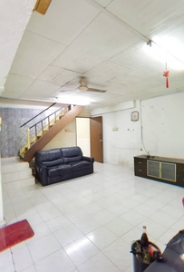 2 Sty Low Cost @ Permas Jaya (unblock view and Endlot with Extra land) Renovated