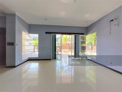 3 sty Semi D located at Beverly Heights, Ampang Jaya unit up for sale!