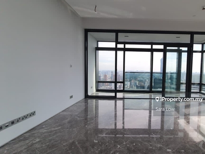 Brand new unit with balcony unblock view!