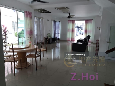 Easy access to kesas highway, near to school, restaurant