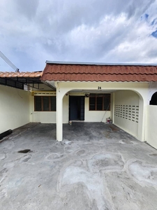 Single Storey @ Taman Sri Pulai (22ft x 70ft) Fully Renovated and Extended GOOD CONDITION