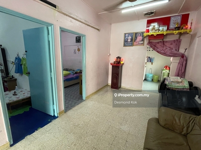 Walking distance to pasar,24 house security,free hold