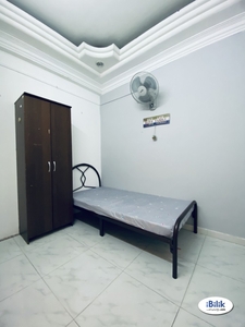 comfy Zero Deposit . Single Room at Seri Utama, Kota Damansara