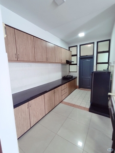 middle room rent @pelangi utama condominium
