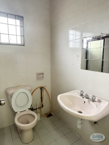 PRIVATE BATHROOM Bandar Utama,BU10, Master Room Fully Furnish NEW 10” Mattress Aircond Wardrobe Table Chair