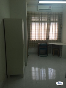 Room to rent at Kelana Jaya nearby LRT Station (Double Storey Corner Housing)