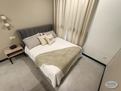 SPACIUOS STUDIO with PRIVATE Bathroom & QUEEN Bedset Near to LRT Jelatek and Amapng Park, Gleneagles Medical Centre, Jalan Ampang Hilir, KLCC