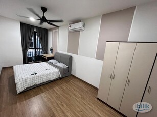 Female Unit Master room with bathroom for rent at AraTre Condo @ Ara Damansara