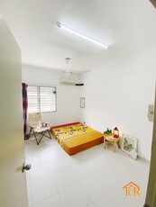 For Rent Akasia Apartment Bandar Botanic ,Partially Furnished