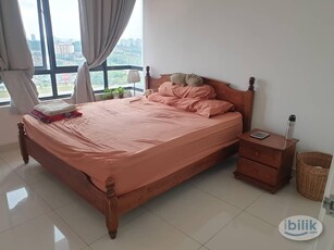 [FREE UTILITIES] Fully Furnished No Partition Master Room With Private Bathroom Beside Lrt Alam Sutera