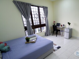 Fully Furnished Master room with Bathroom at Palm Spring @ Kota Damansara
