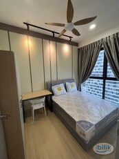 Middle Room For Rent at Sungai Buloh Near to Mrt
