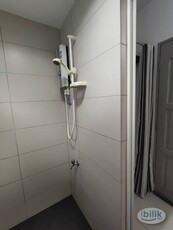 Middle Room with private bathroom, walking distance to LRT station at Wangsa Maju, Setapak