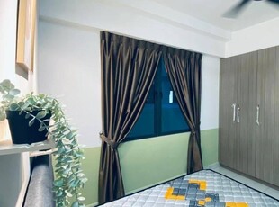 Near CIQ JB 1Tebrau Residents Middle Bedroom For Rent