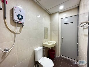 Partly furnished master room with bathroom at PV20 Setapak. Free Wifi. Near SVO/PV21/PV128/PV15/PV16/TARUMT/UniKL/Danau Kota/Sentul/Chowkit/HKL/DUKE