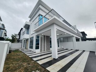 Pulai Hijauan Double Storey Cluster House for Sale