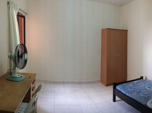 Medium Room @ Palm Spring Damansara Condo