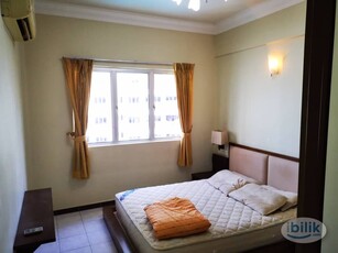 Middle Room at i-Avenue, Bukit Jambul
