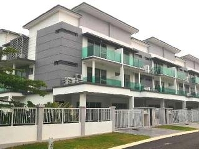 3 storey link house with low density at Puchong