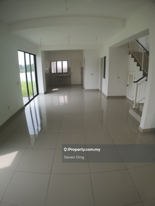Corner 3 storey terrace house with 20ft land for Sale!