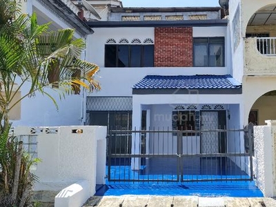 A beautiful spacious 3 Story House-Taman Taufiq Gunung Rapat