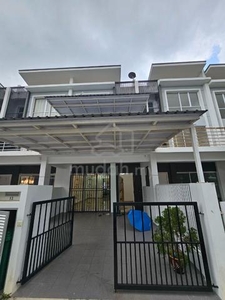 Bayu Heights 2 Freehold 3 Storey terrace, Seri Kembangan.