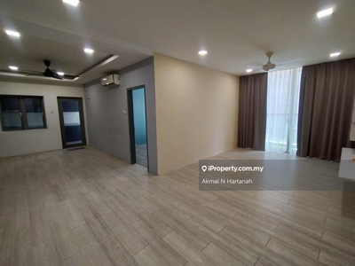 Fully Furnished Lakefront Residence Condo