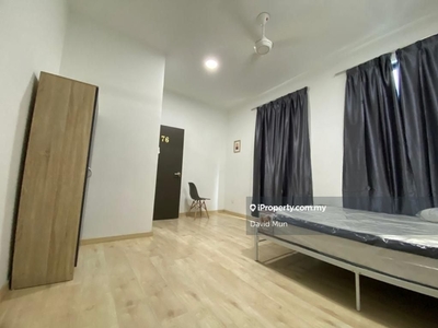 Henge limited masterbedroom for rent , near to LRT