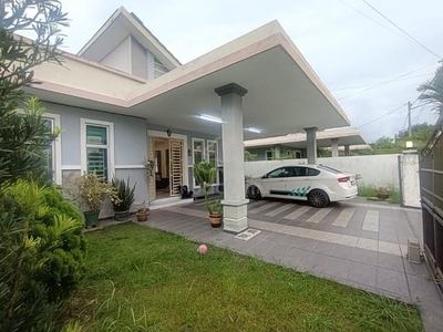 Partly Furnished Single Storey Semi-D House in Klebang For Rent