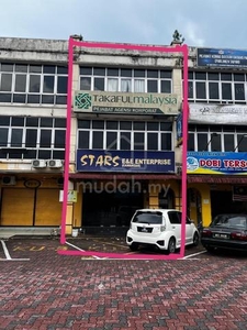 Rumah Kedai 3 Tingkat di Pekan Tapah, Perak