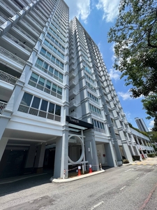 Duplex Mutiara Upper East Condominium