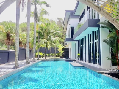 [FREEHOLD| NICE ID| 8 ROOMS| SWIMMING POOL| GATED GUARDED] 3 Storey Bungalow Country Heights Kajang