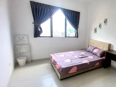 Master Room With Private Bathroom For Lady Near LRT Sri Rampai
