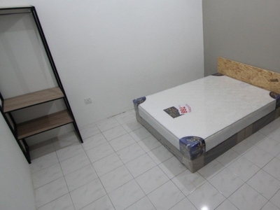 ✅LRT kelana jaya line, Single bedroom in Taman Paramount landend house